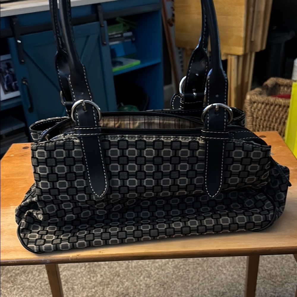 Nine West Black Shoulder Bag with Elegant Design